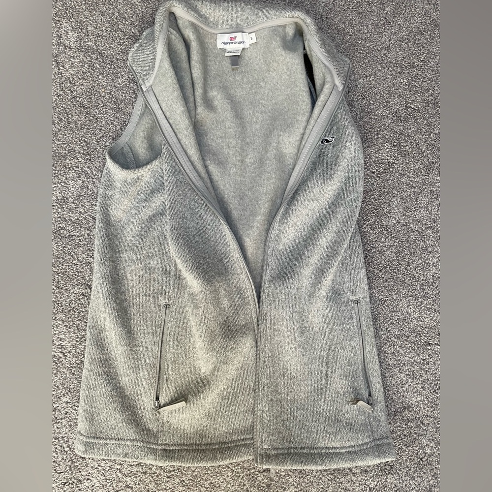 NWOT Vineyard vines grey vest